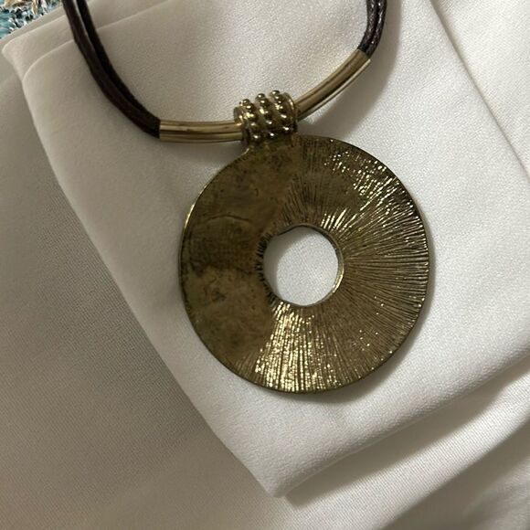 Gold Brass Tone Statement Pebbled Artsy Pendant & Triple Strand Jute Necklace - Picture 5 of 6